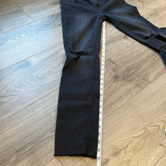 Black Orchid Distressed Black Skinny High waist jeans with ripped knee style . - Picture 10 of 11